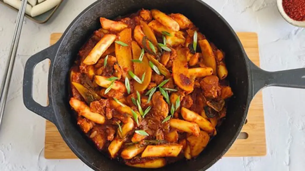 Dakgalbi, la receta coreana de pollo picante perfecta para compartir